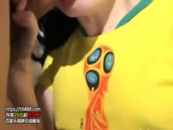 极品爆乳身材世界杯女粉丝与球员的那些淫荡事-宝贝制服爆操极品粉穴[00:23:56]